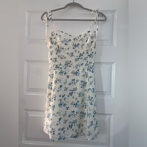women’s White and Blue Floral Mini Dress - Medium - Vici